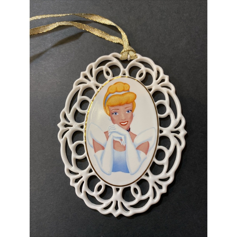 Disney Cinderella 50th‎ Anniversary 1999 Ceramic Oval Ornament Lace 3.75" Vtg